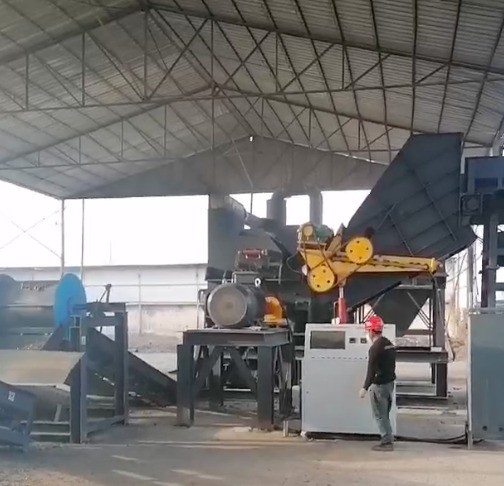 安徽地區(qū)315型破碎機(jī)使用現(xiàn)場(chǎng)，新機(jī)待運(yùn)行