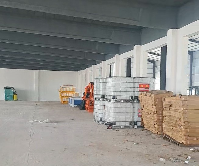 報(bào)廢汽車(chē)拆解線抵達(dá)客戶限產(chǎn)，卸車(chē)完畢等待組裝