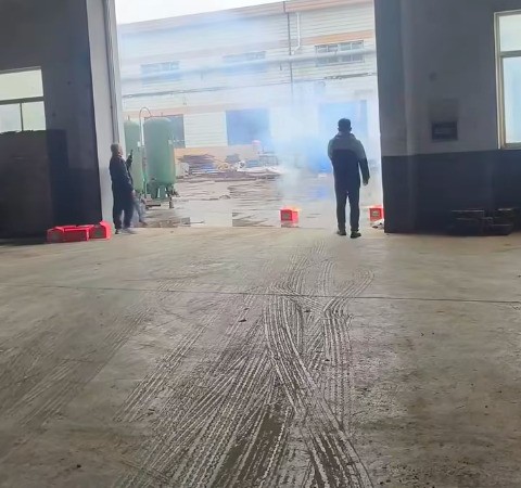 路友新款315型金屬破碎機(jī)，客戶專門用來(lái)破碎滅火器